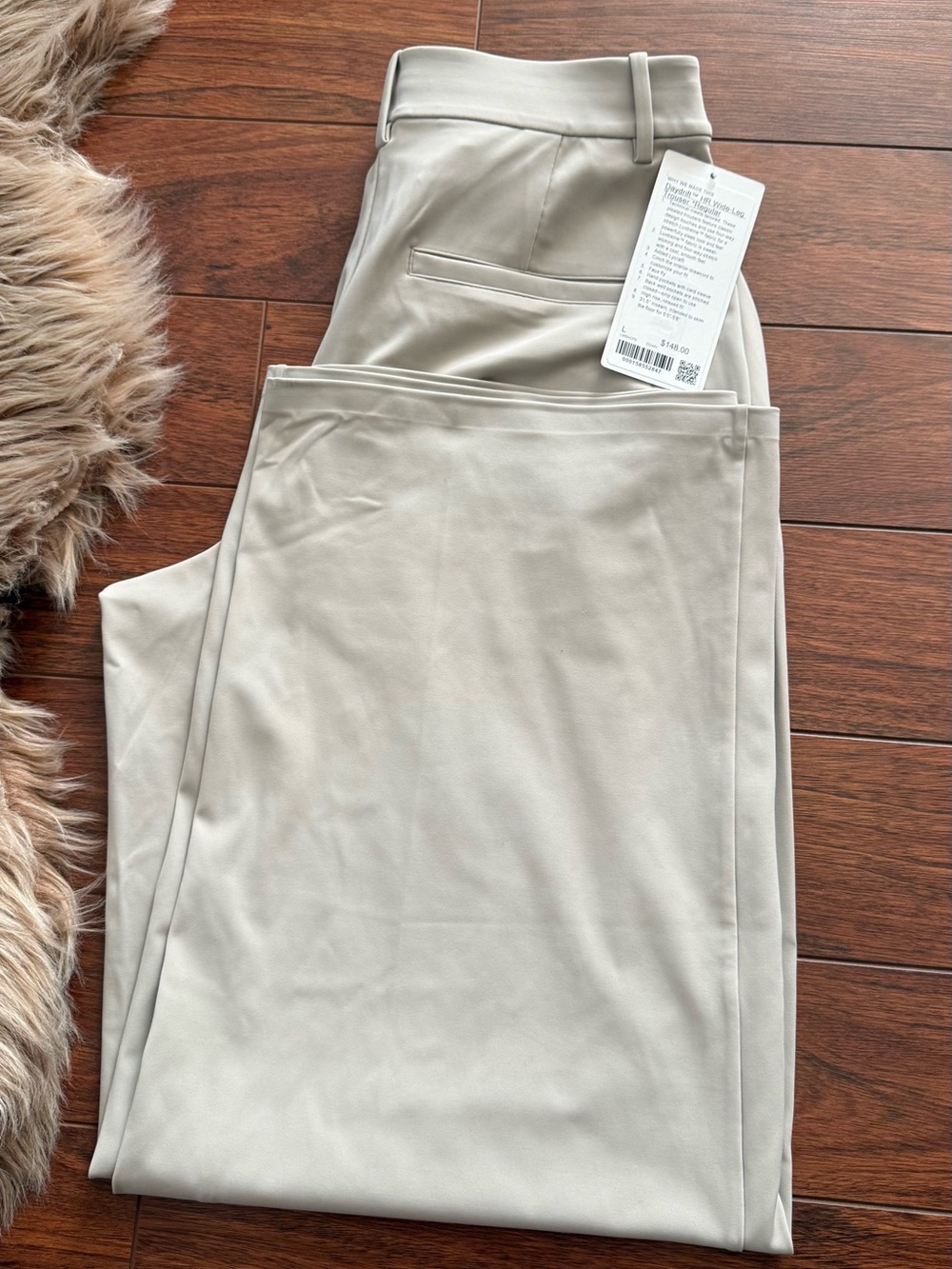 Lululemon Daydrift HR Wide-Leg Trouser in size L regular 
31.5” inseam